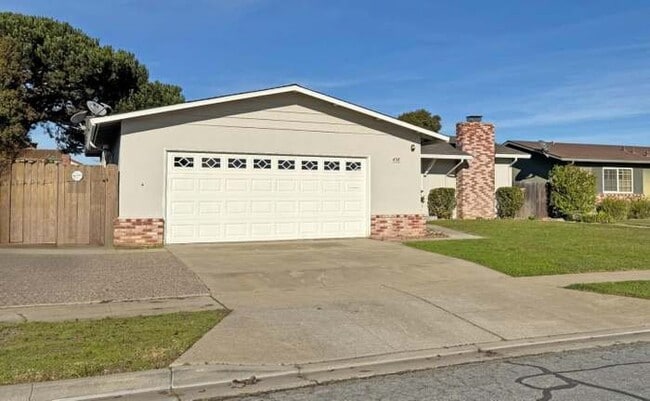 Building Photo - 438 Seminole Way