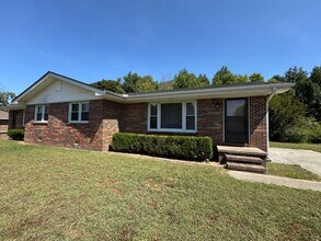 Building Photo - 586 Hutchens Rd
