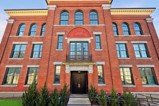 Building Photo - The Varnum
