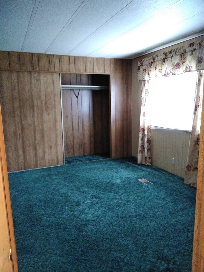 Building Photo - 2 bed 1 bath for rent