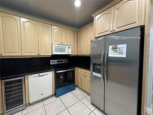 Building Photo - 2841 Poinciana Cir