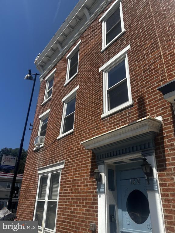 Building Photo - 130 W Main St
