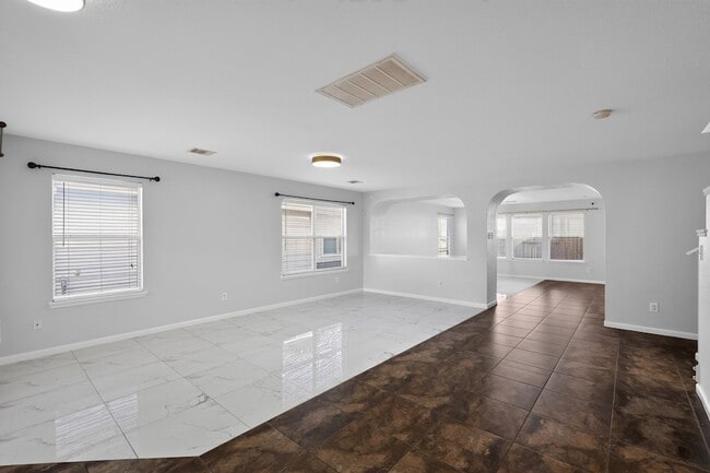 Building Photo - 331 Mantova Dr
