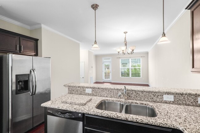 Building Photo - 3 BR Townhome in Prime Wade Ave location-W...