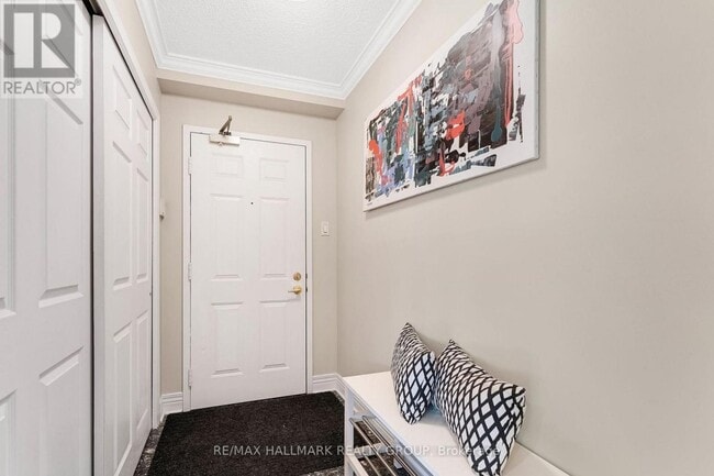 Photo du bâtiment - 969 N River Rd