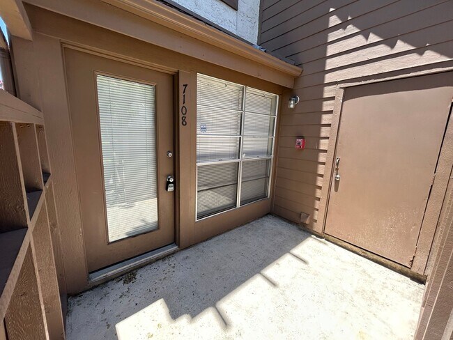 Foto del edificio - **APPLICATION RECEIVED** **MOVE-IN SPECIAL...