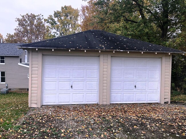 Building Photo - 2 BR Barberton Home