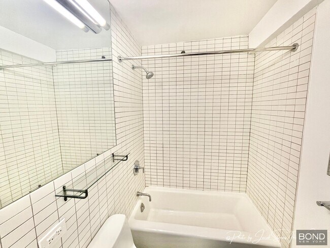 Foto del edificio - 222 E 39th St