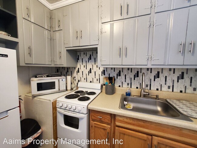 Building Photo - 2 br, 1 bath House - 414-B Lake Avenue