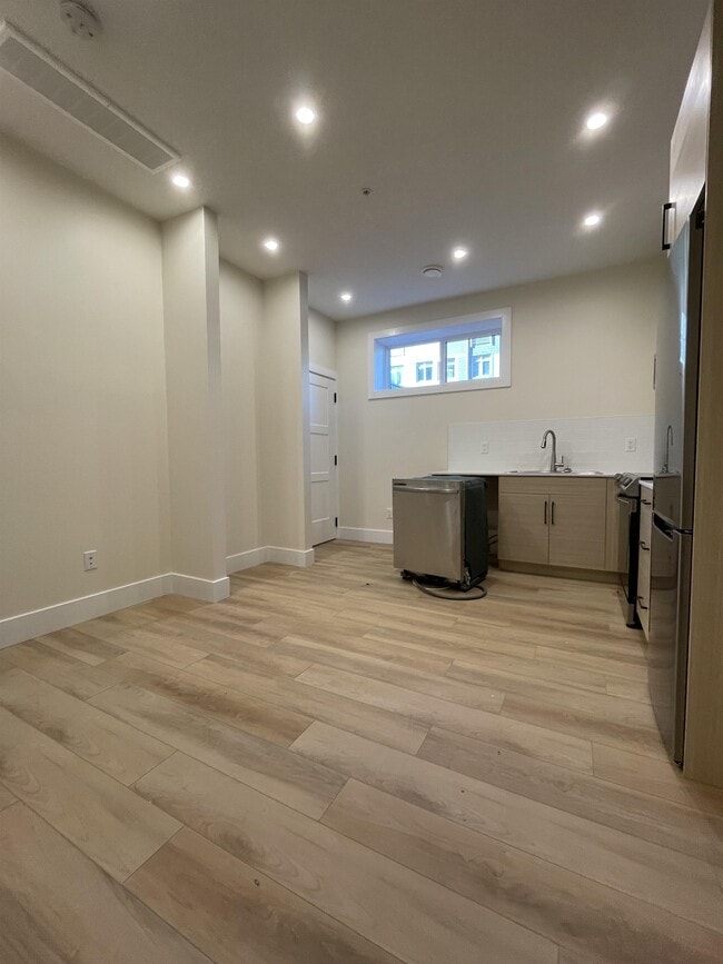Building Photo - 8717-8110 110 St NW