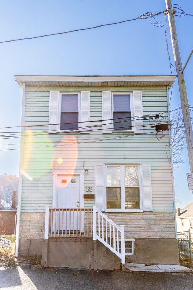Building Photo - Available April 2026 - Updated Spacious 2 Bedroom Home in Allentown w/ Central A/C !