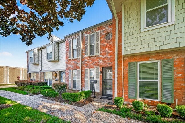 Building Photo - 10381 Briar Forest Dr