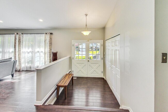 Building Photo - 755 Sumac Rd