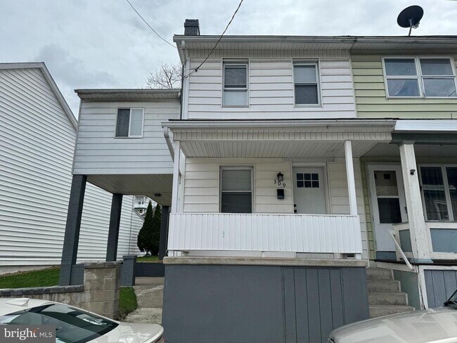 Building Photo - 309 Laurel St
