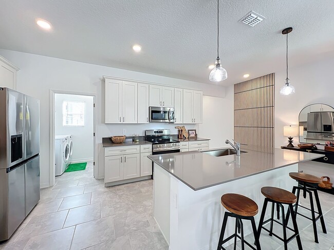 Building Photo - Like-New, Move-In Ready Gem in Kelly Park Area of Apopka