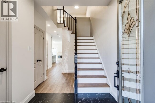 Photo du bâtiment - 14 Olivia Pl