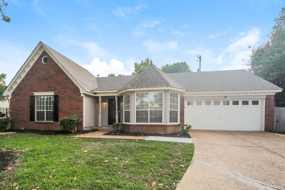 Primary Photo - 5411 Corner Oak Dr