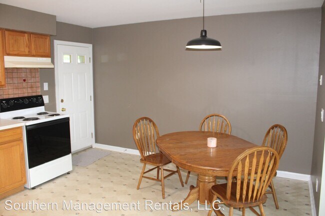 Building Photo - 2 br, 1.5 bath House - 539 E Frederick St.