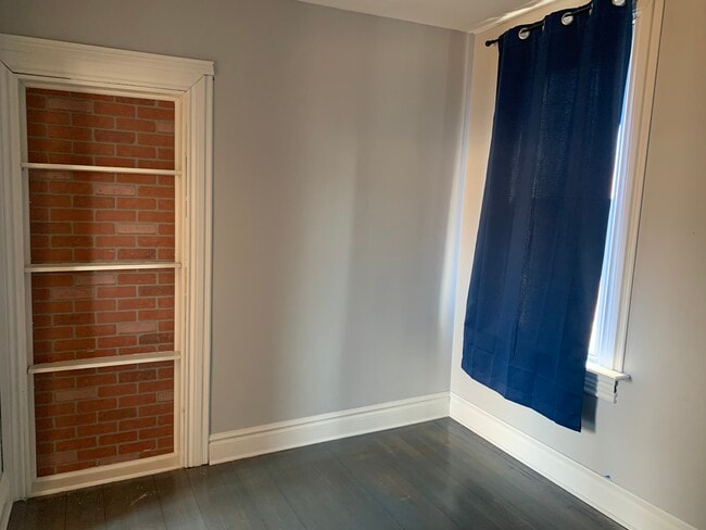 2nd BR - 4933 W Medill Ave