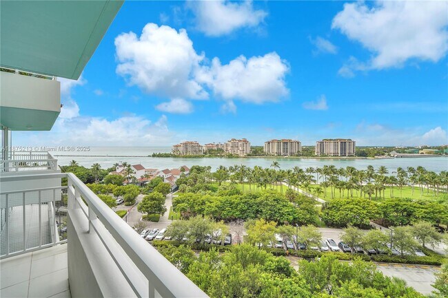 Foto del edificio - 400 South Pointe Dr