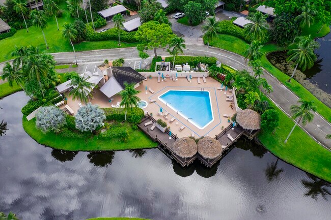 Foto del edificio - 7082 Rain Forest Dr