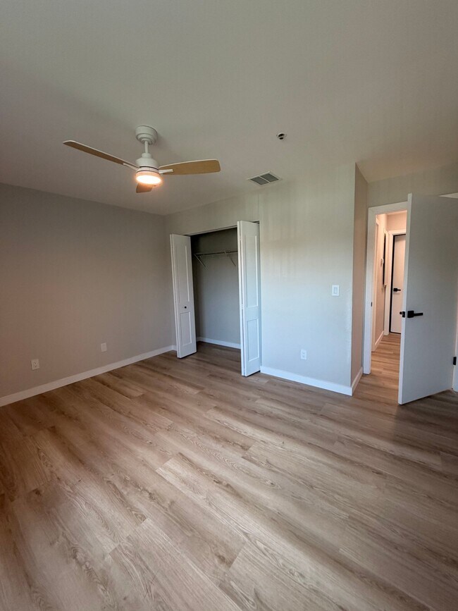 Foto del edificio - 4002 Crockers Lake Blvd