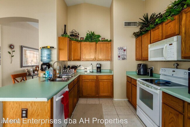 Foto del edificio - 3 br, 2 bath House - 7724 E DOVER ST