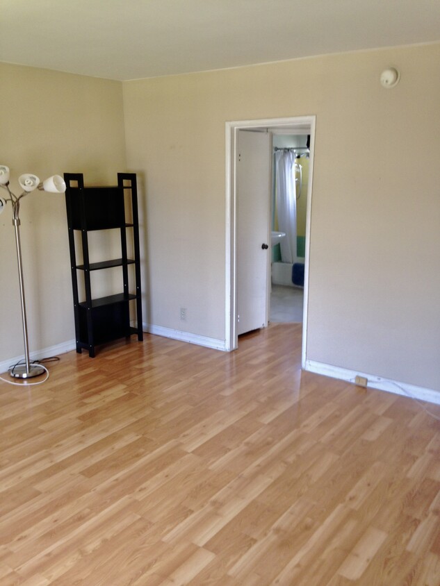 Foto principal - 13960 Burbank Blvd