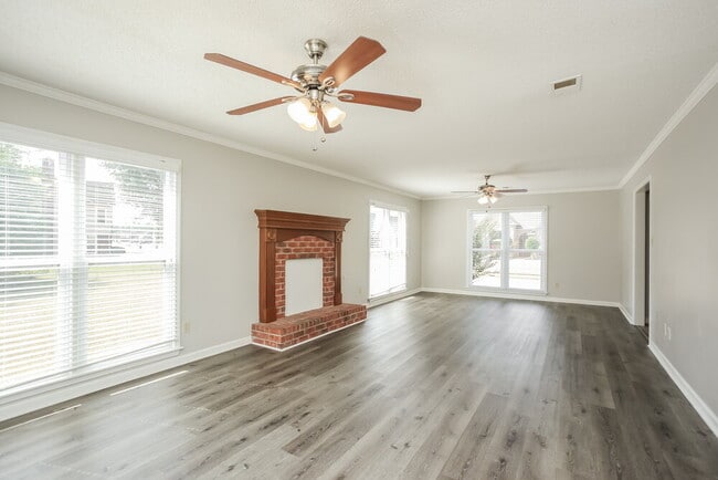 Building Photo - 4498 Whispering Bend Dr