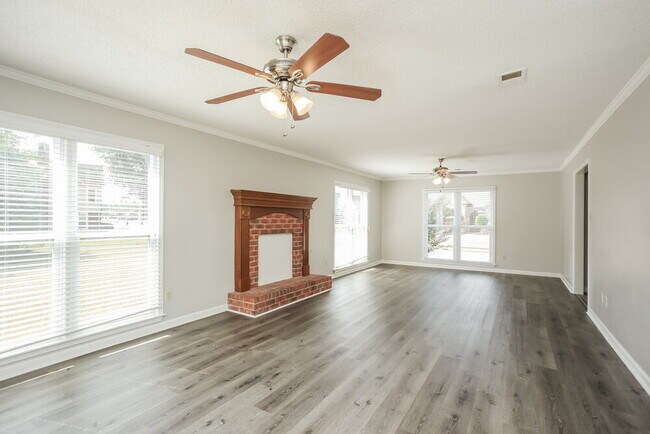Foto del edificio - 4498 Whispering Bend Dr