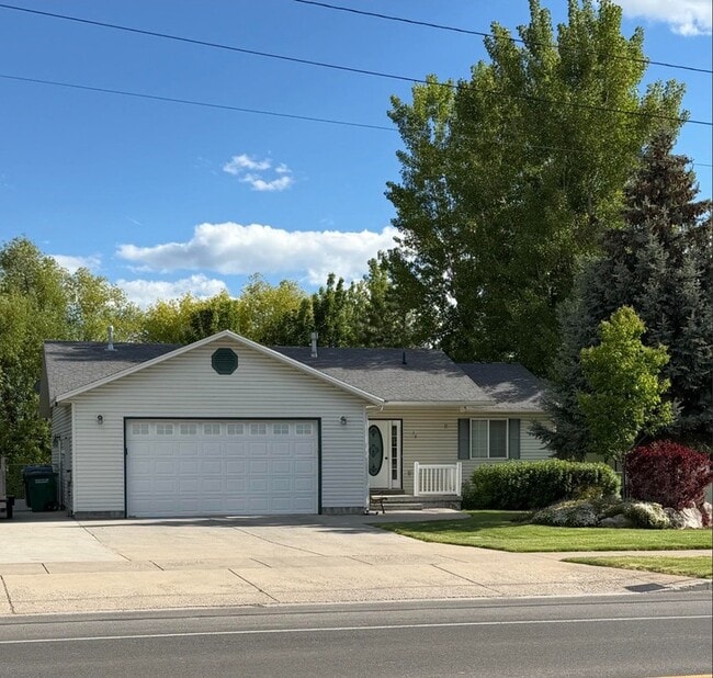 Building Photo - 38 E 300 S