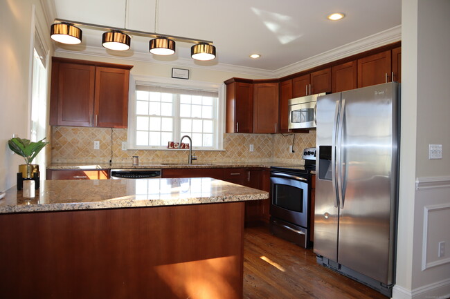 Building Photo - 12 Pinehurst Ln
