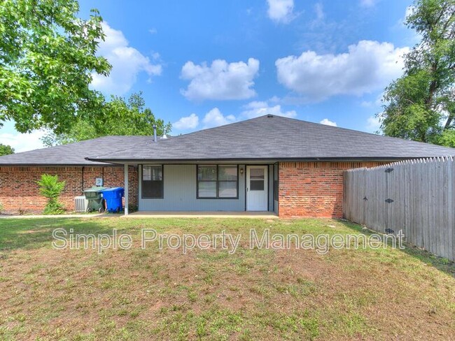 Building Photo - 1706 Hillcrest Dr