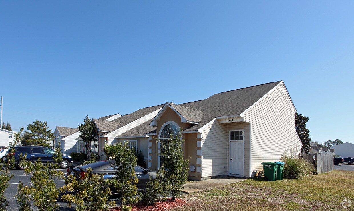 Foto del edificio - 1302-1310 Redwood Ln