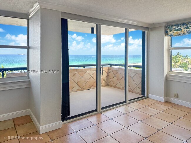 Foto del edificio - 2555 Collins Ave