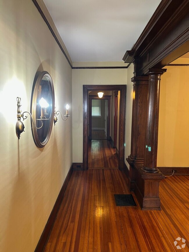 Building Photo - 2027 Murray Ave
