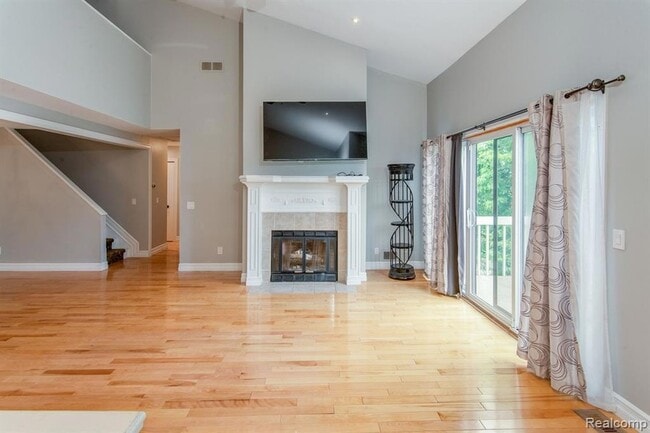 Foto del edificio - 6598 Maple Lakes Dr