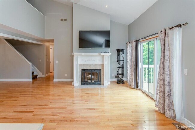 Building Photo - 6598 Maple Lakes Dr