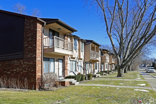 Building Photo - 3110-3170 Summers Rd