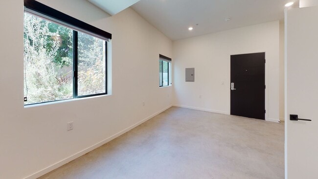 Interior Photo - 527 S Wilton Pl