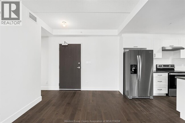 Photo du bâtiment - 2600 Sandwich W Pkwy