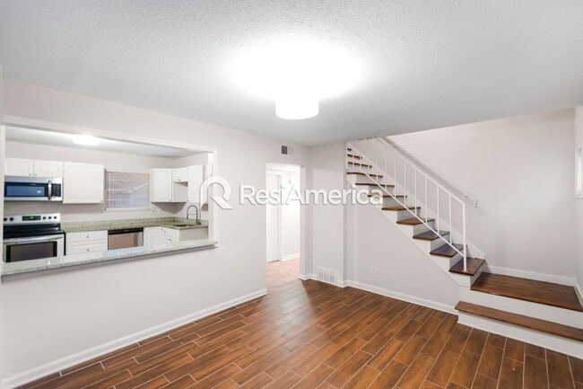 Photo - Beautiful 4bed /2 bath home with large yard