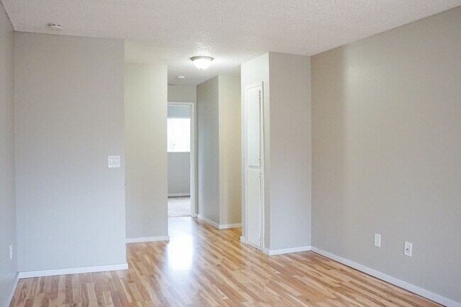 Foto del edificio - Awesome 2nd Floor 1-Bed in Ideal Location!