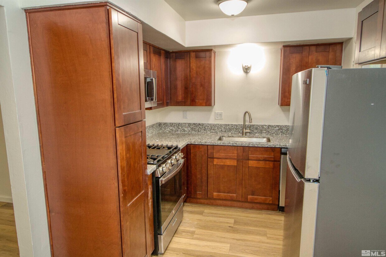 Foto principal - 521 C St