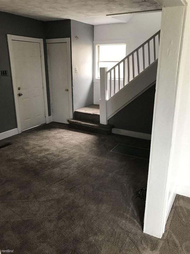 Building Photo - 484 Harper St