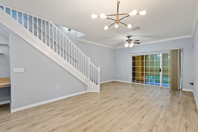 Building Photo - Rare Magnolia Place Townhome