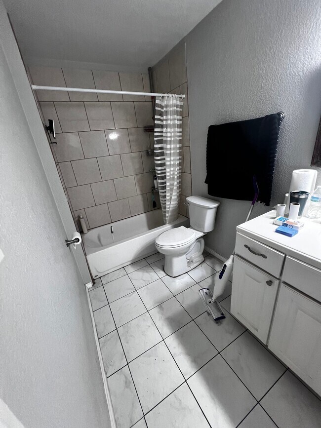 Foto del edificio - 2214 Lavern St