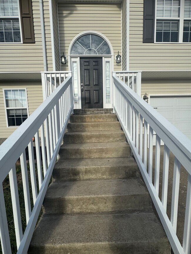 Building Photo - Gorgeous 5 Bedroom Home