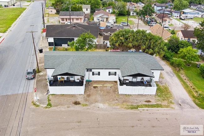 Building Photo - 201 W 1st St