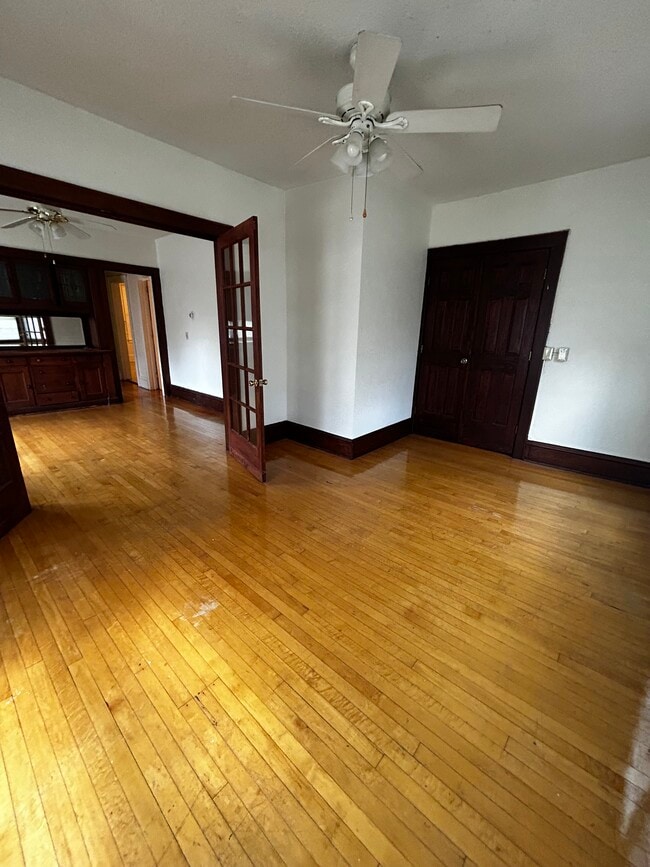 Sala de estar - 410 5th St NE